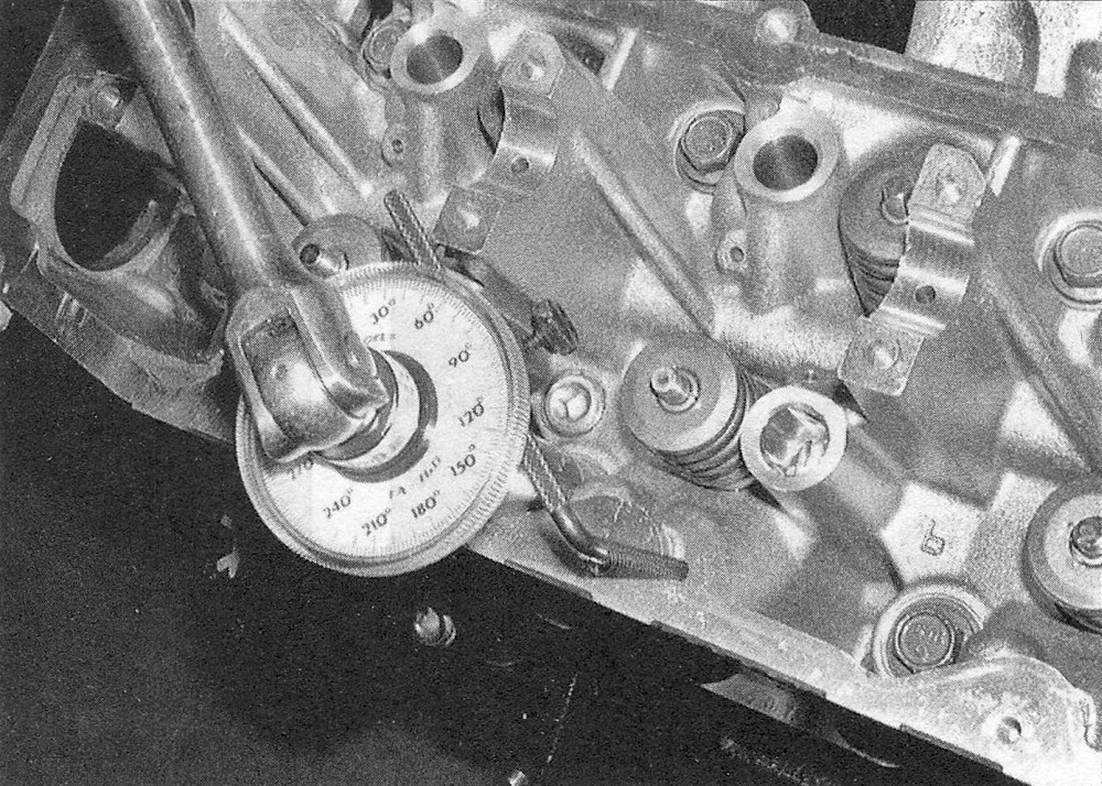 RAM Trucks 3.7L V6 and 4.7L V8 engines Using an angle measurement gauge during the final stages of tightening