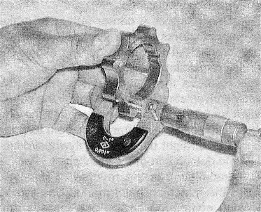 RAM Trucks 3.7L V6 and 4.7L V8 engines Use a micrometer or dial caliper to check the thickness of the inner rotor