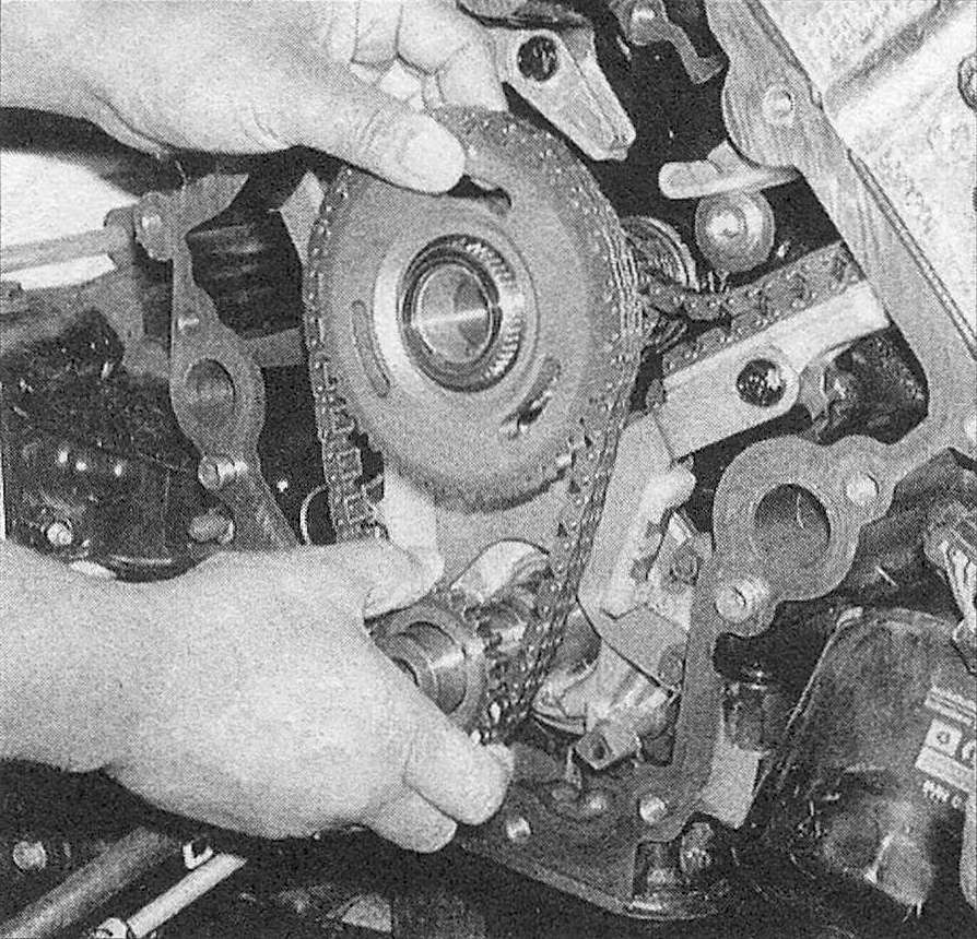 RAM Trucks 3.7L V6 and 4.7L V8 engines Remove the primary timing chain and the secondary chains from the engine as an assembly