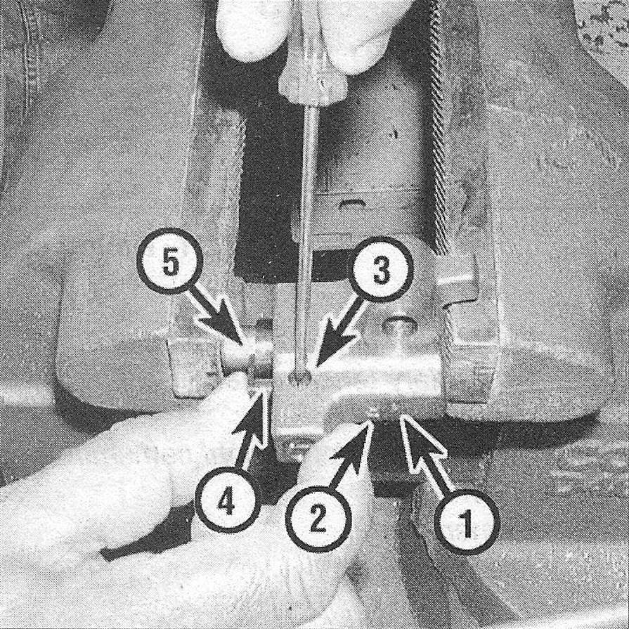 RAM Trucks 3.7L V6 and 4.7L V8 engines Locking the secondary tensioner (s) in the retracted position - note the identification mark on the side of the tensioner, as they are not interchangeable