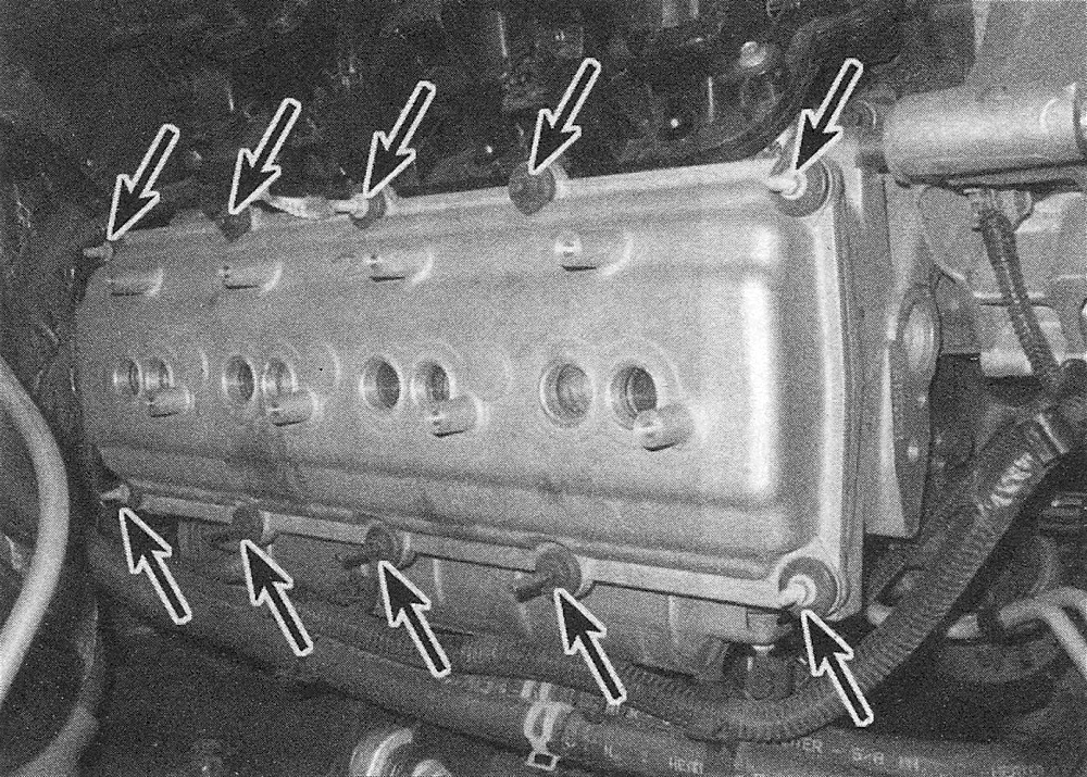 RAM Trucks Hemi engine Location of the valve cover mounting bolts on the right side valve cover