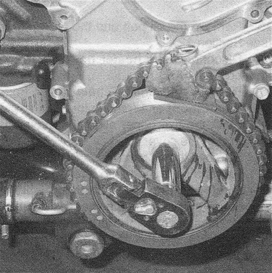 RAM Trucks Hemi engine Use a chain wrench to lock the vibration damper - position a piece of an old timing belt or drivebelt underneath the chain wrench to prevent damaging the damper