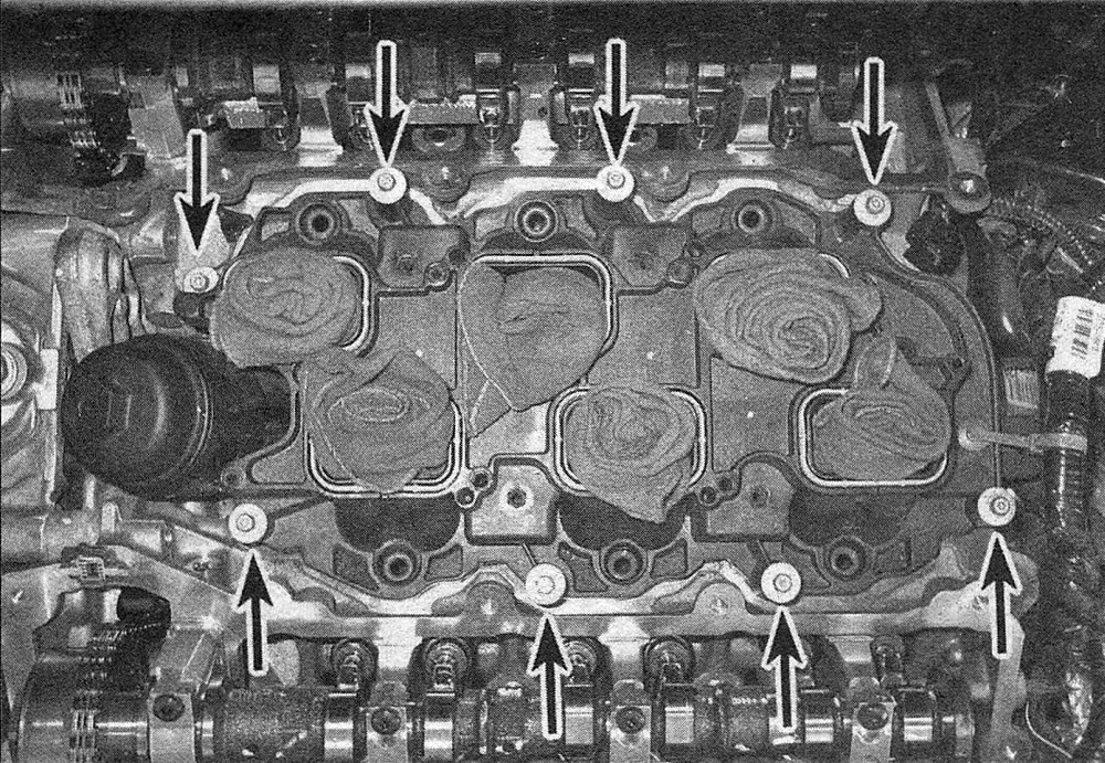 RAM Trucks 3.6L V6 engine Lower intake manifold bolt locations