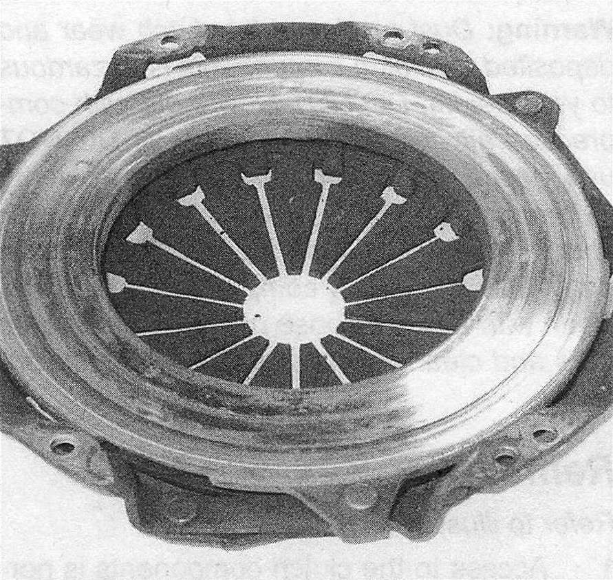 RAM Trucks Clutch and driveline Inspect the pressure plate surface for excessive score marks, cracks and signs of overheating